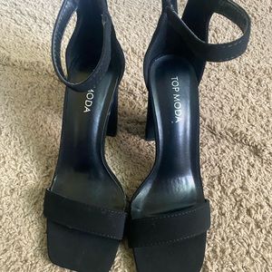 Worn only one time on prom night.